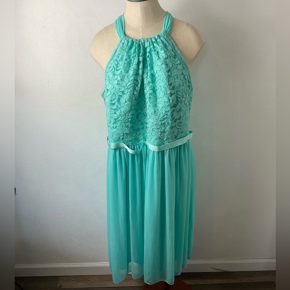 DAVID’S Bridal Short Halter Dress Bridesmaid Semi Formal Homecoming Sz 18